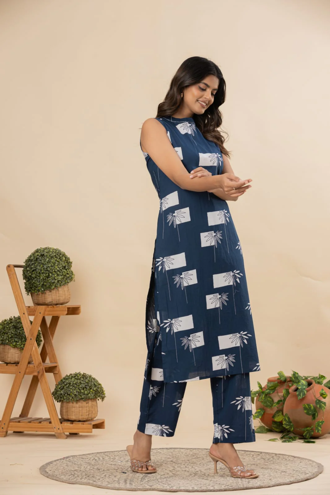 Blue and beige floral cotton co-ords set(attached sleeves) - Image 5
