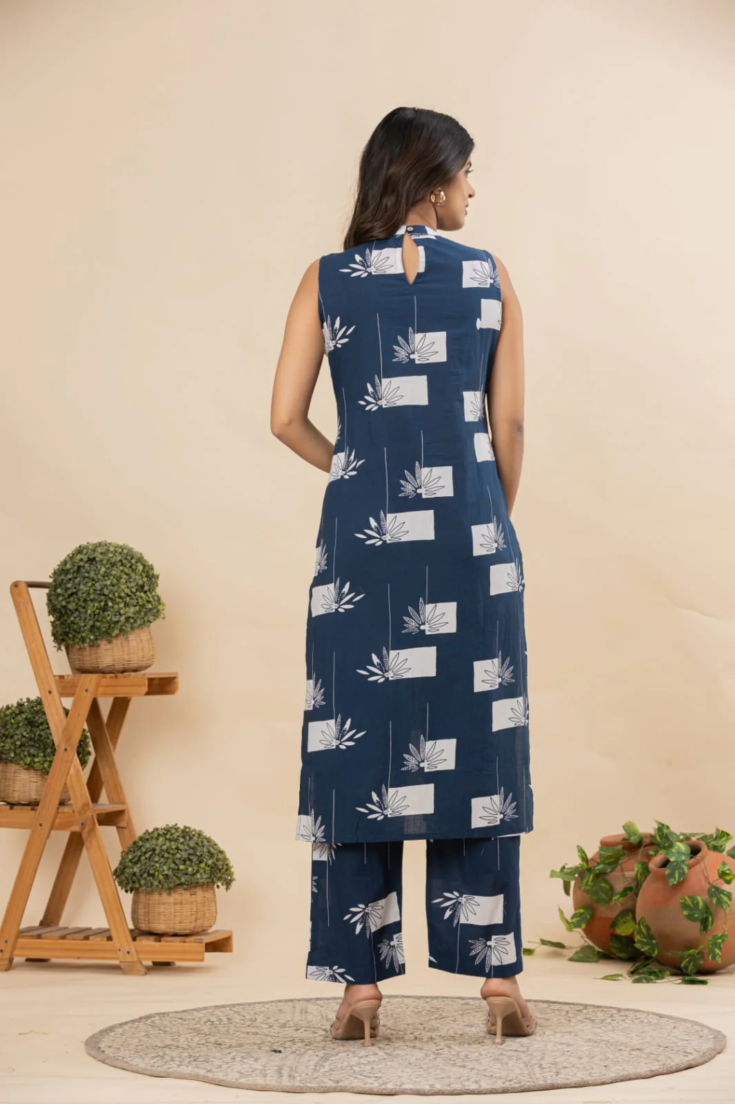 Blue and beige floral cotton co-ords set(attached sleeves) - Image 6