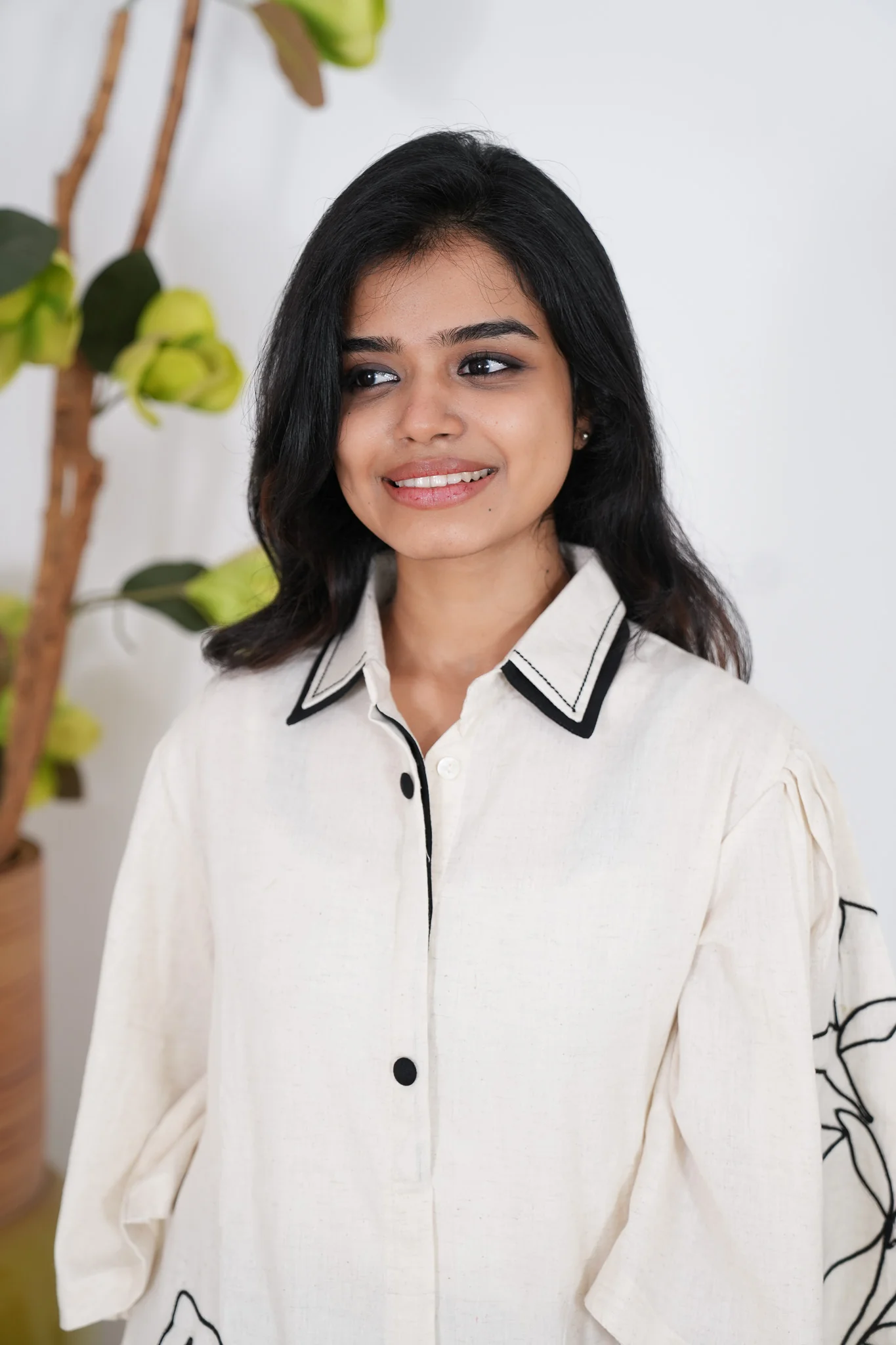 White and black cotton shirt dress - Image 4
