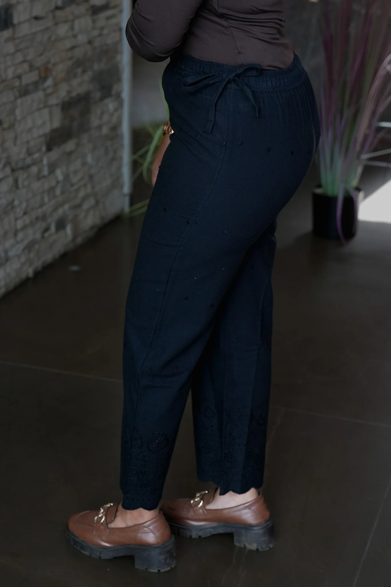 Cotton pants with chikankari work - Image 12