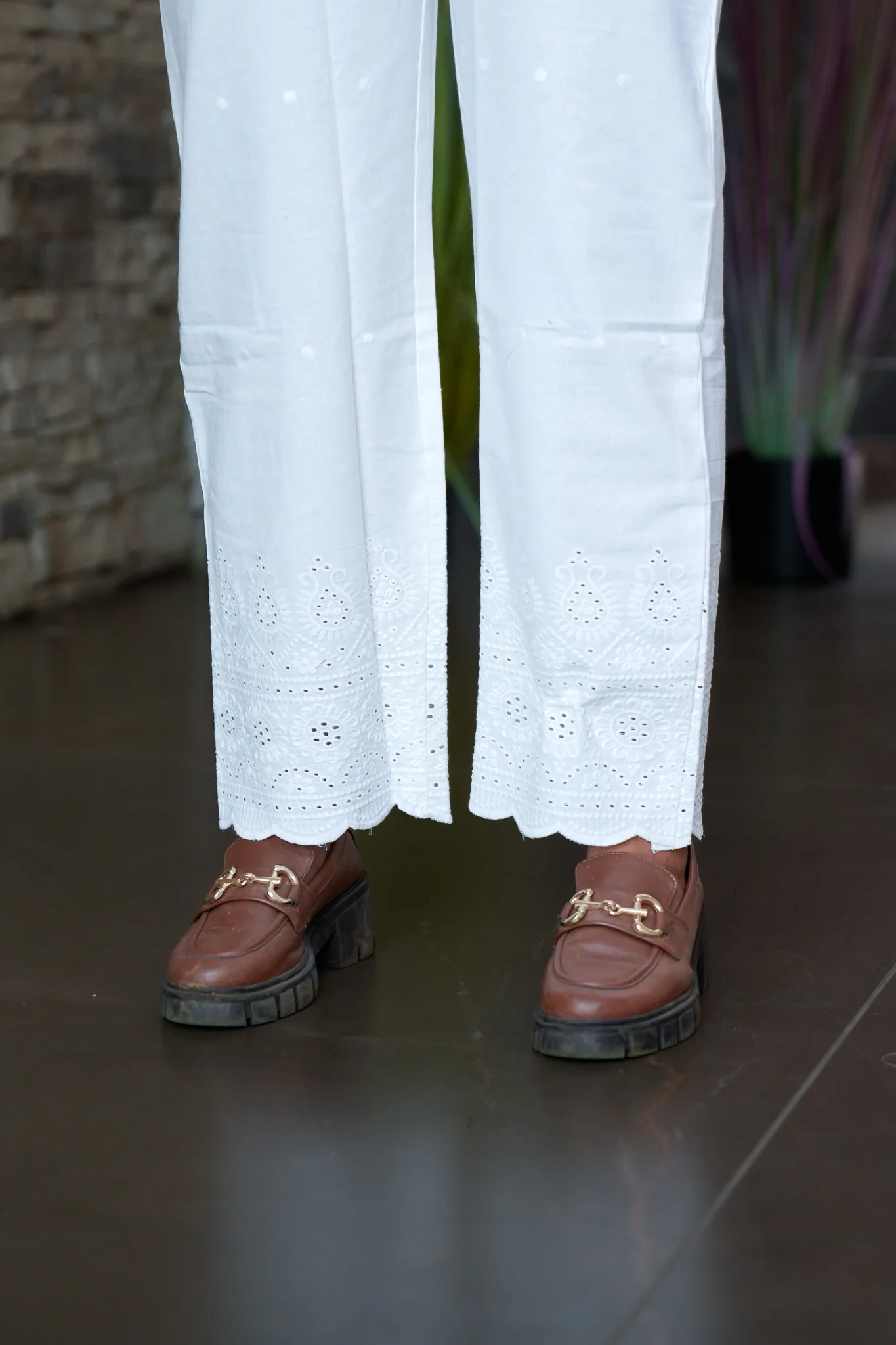 Cotton pants with chikankari work - Image 3