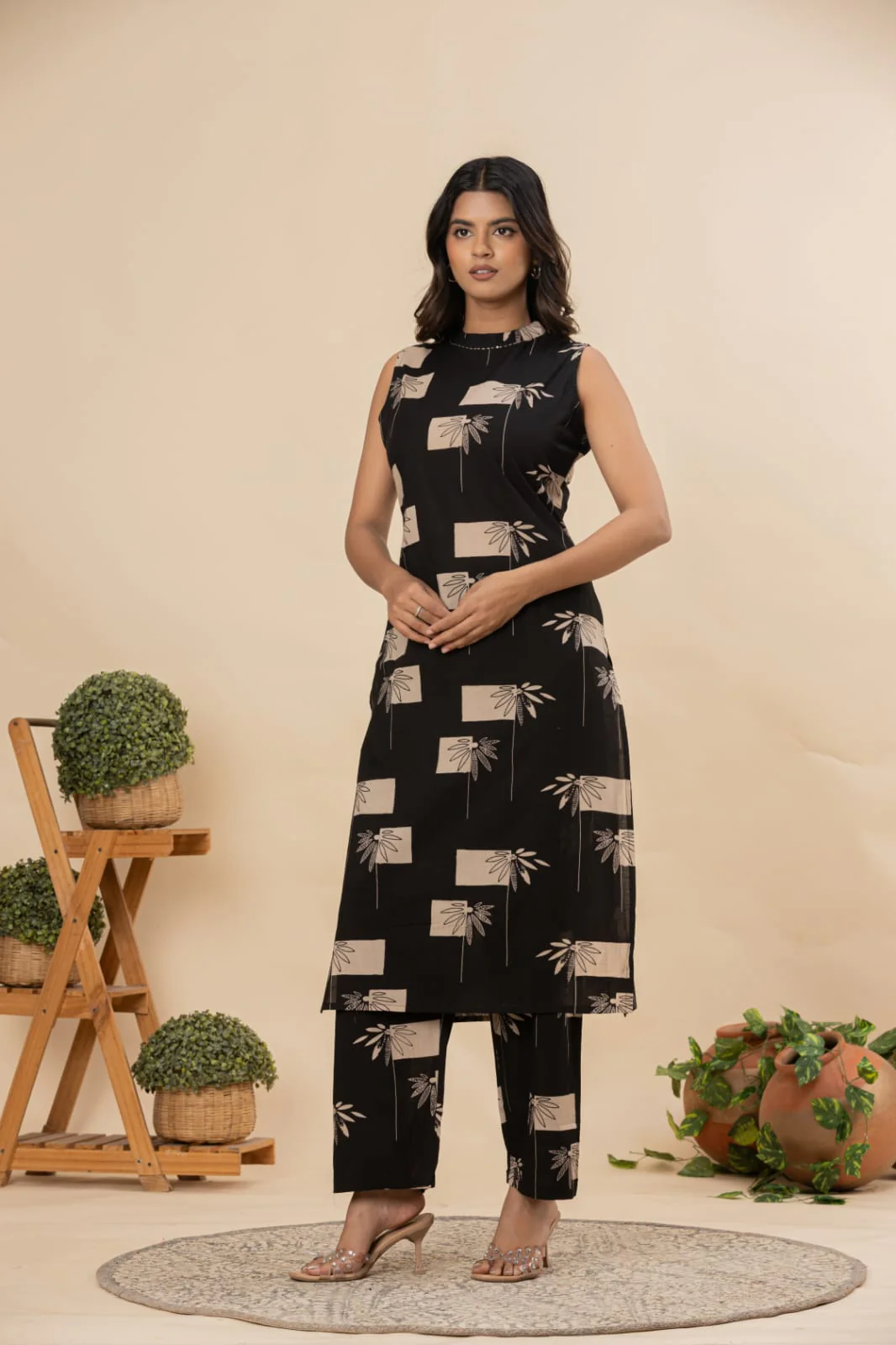 Black and beige floral cotton co-ords set(attached sleeves) - Image 3
