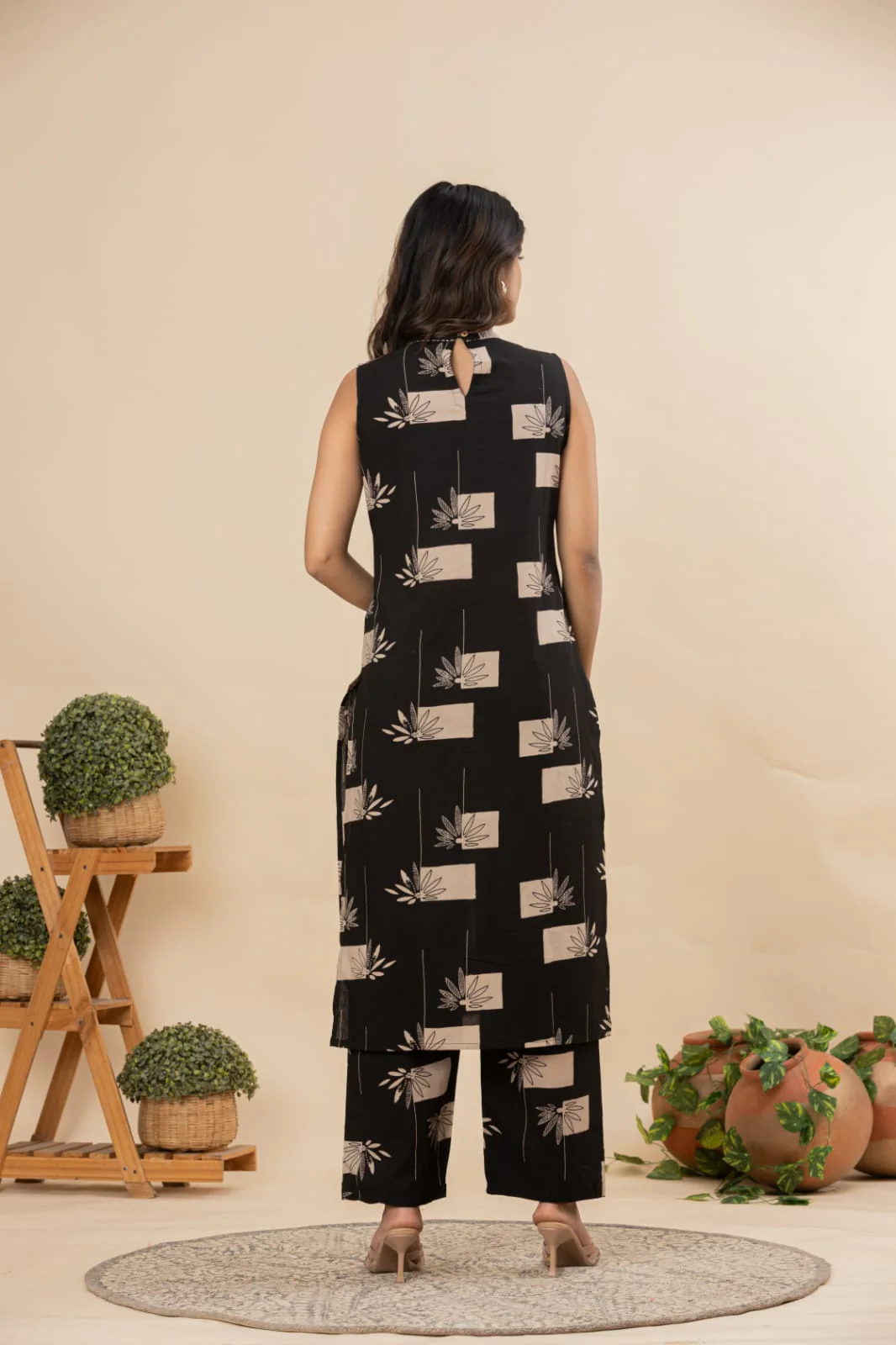 Black and beige floral cotton co-ords set(attached sleeves) - Image 4